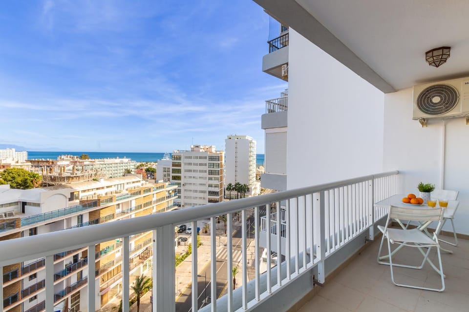 City view, Sea view