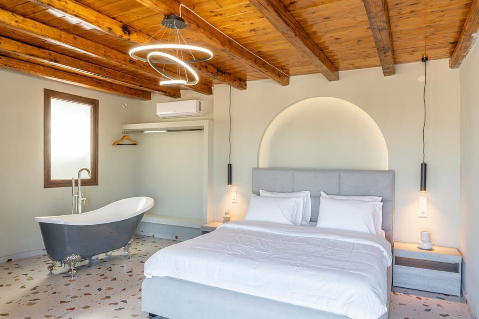 Bed, Photo of the whole room, Bedroom, Bath