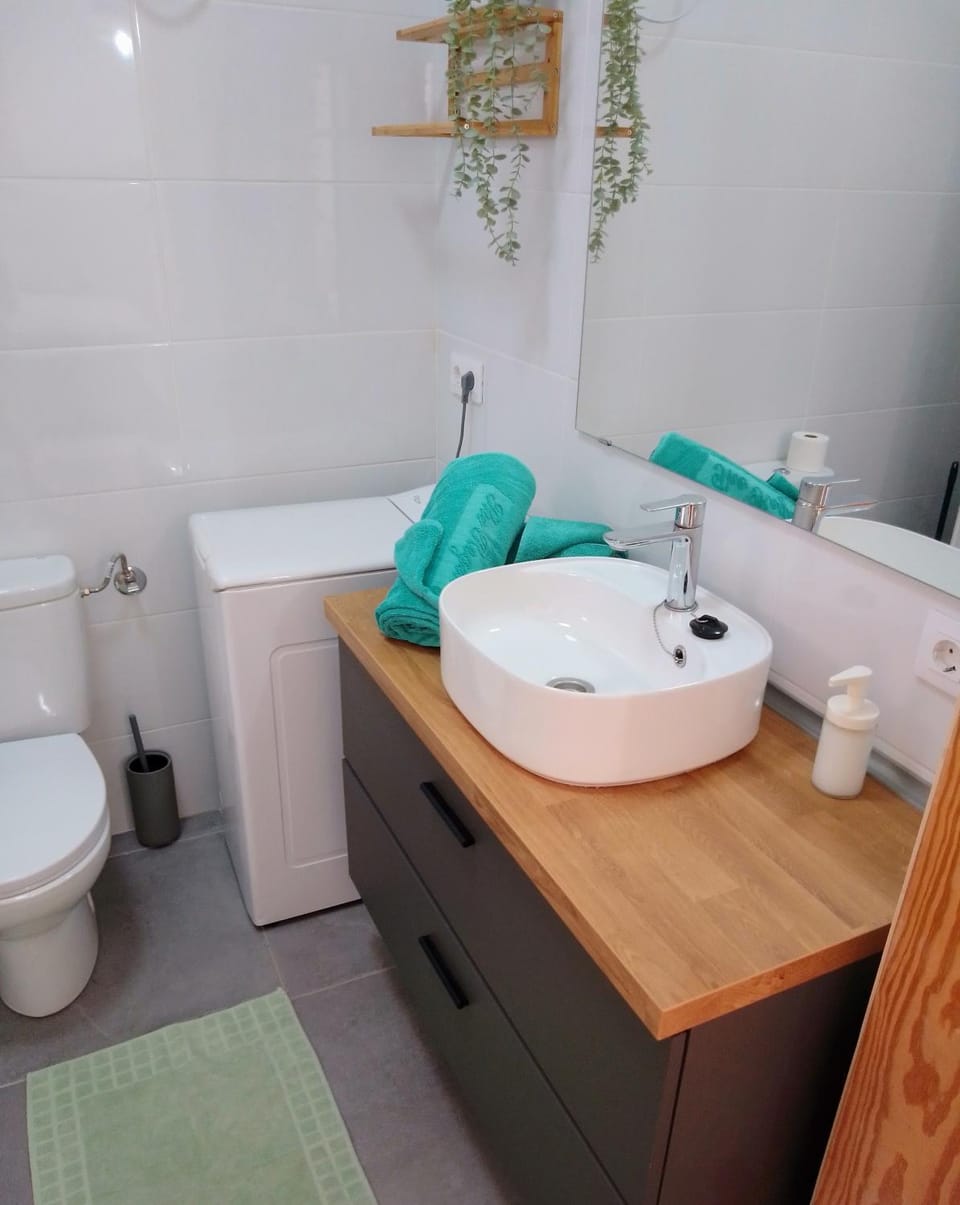 Toilet, Bathroom, towels