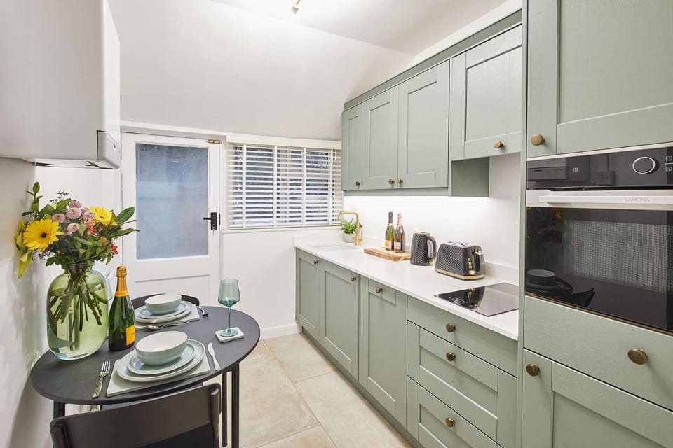 Coffee/tea facilities, Kitchen or kitchenette, minibar, pet friendly, stove