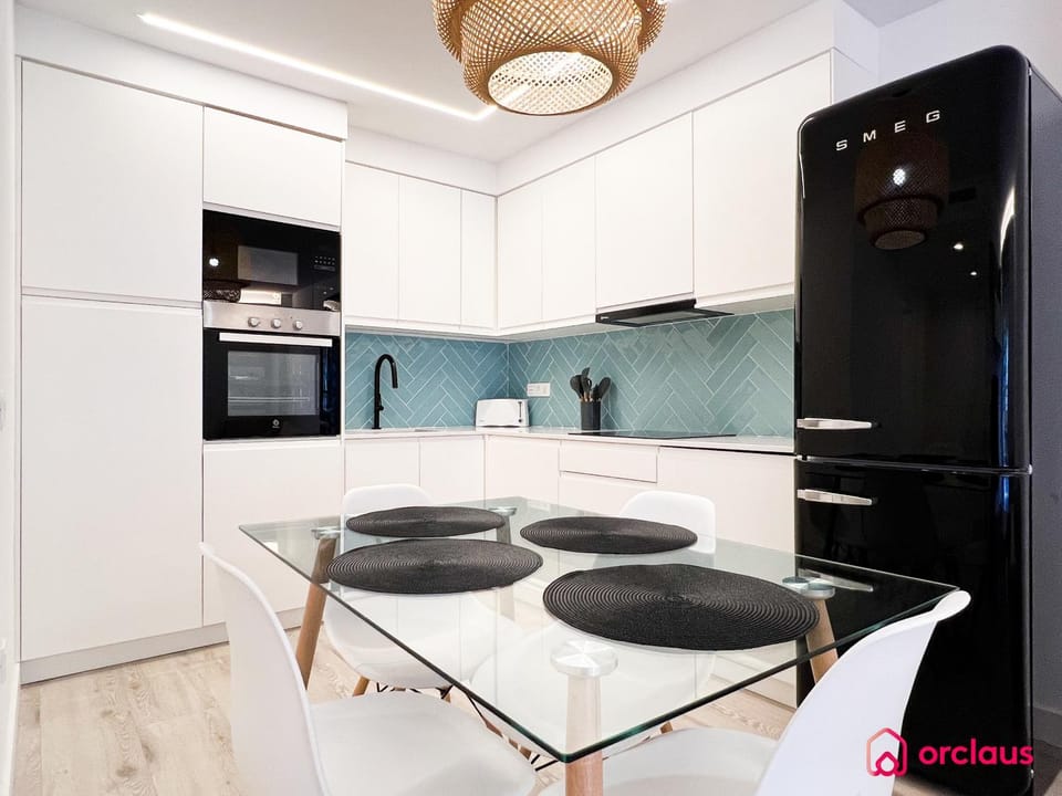Kitchen or kitchenette, Dining area, minibar, pet friendly, stove, toaster