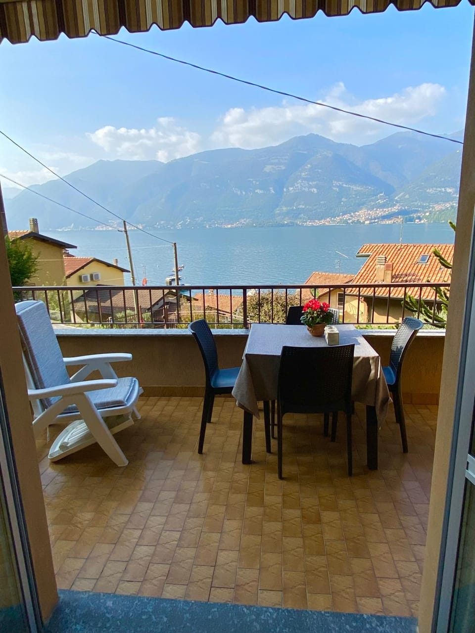 Balcony/Terrace, Lake view, Mountain view