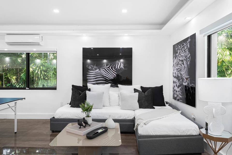 Lounge or bar, Garden view