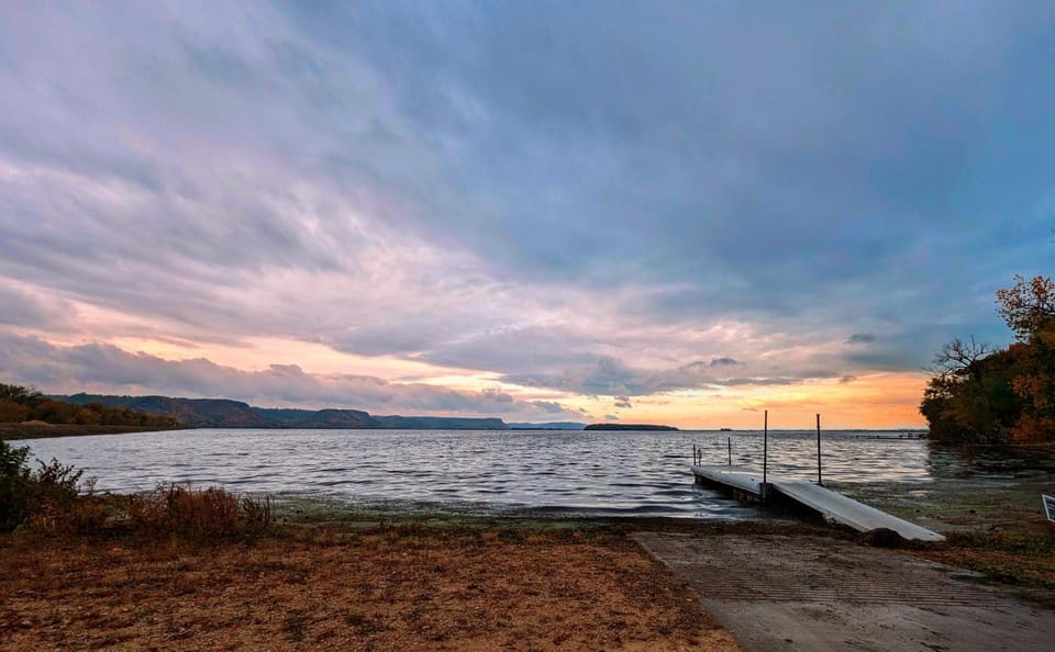 French Island Whot Tub, Kayak, Lake View, Ev House in La Crosse