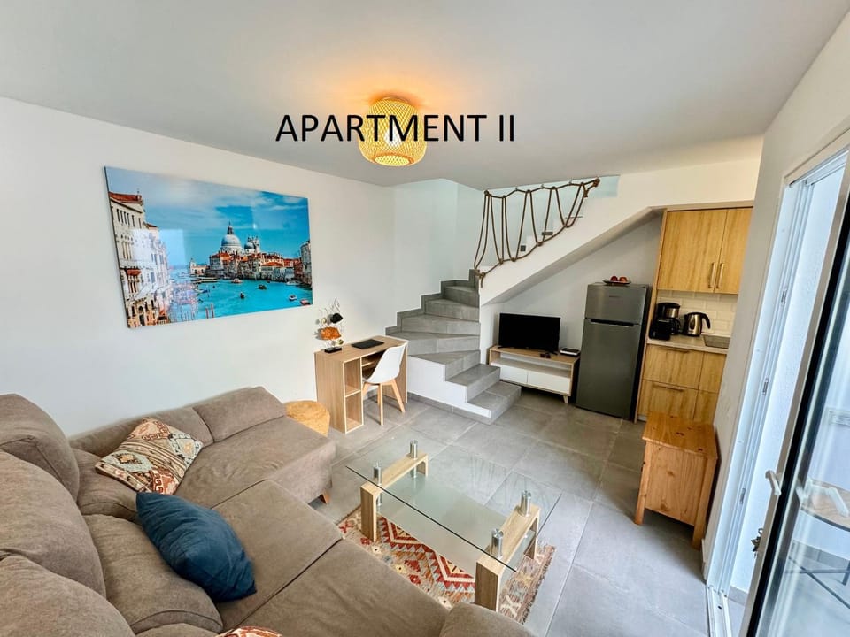 Communal lounge/ TV room, Kitchen or kitchenette, Seating area