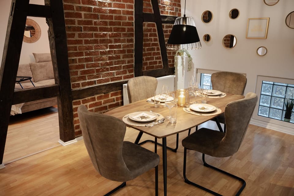 Seating area, Dining area