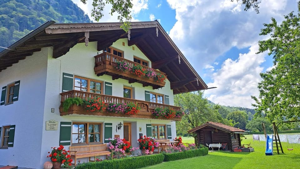 Schusterhof Farm Stay in Grassau