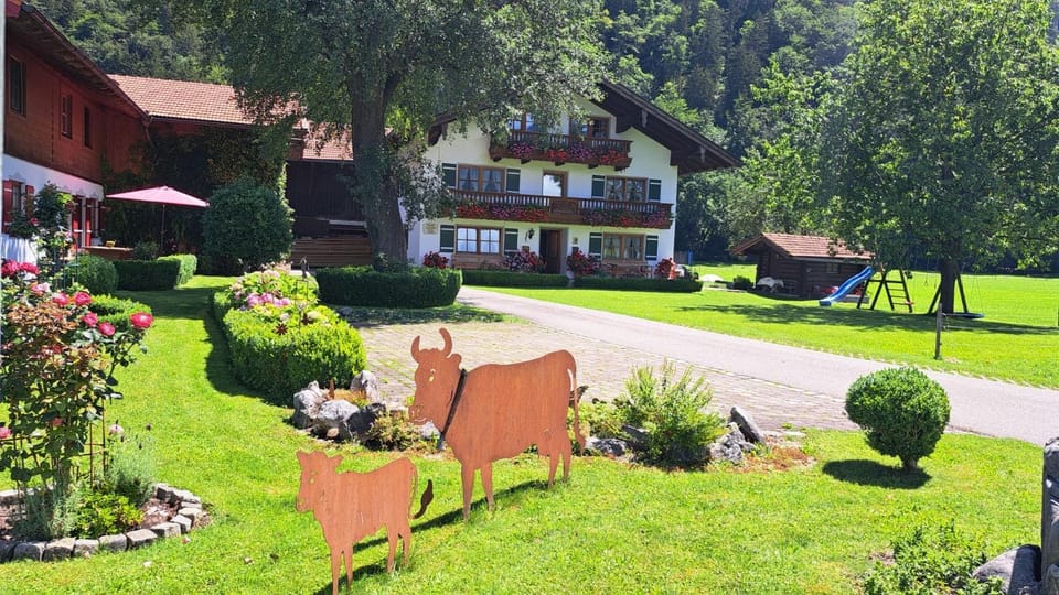 Schusterhof Farm Stay in Grassau