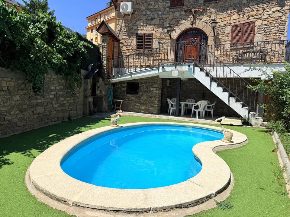 Property building, Patio, Garden, Garden view, Pool view, Swimming pool, sunbed