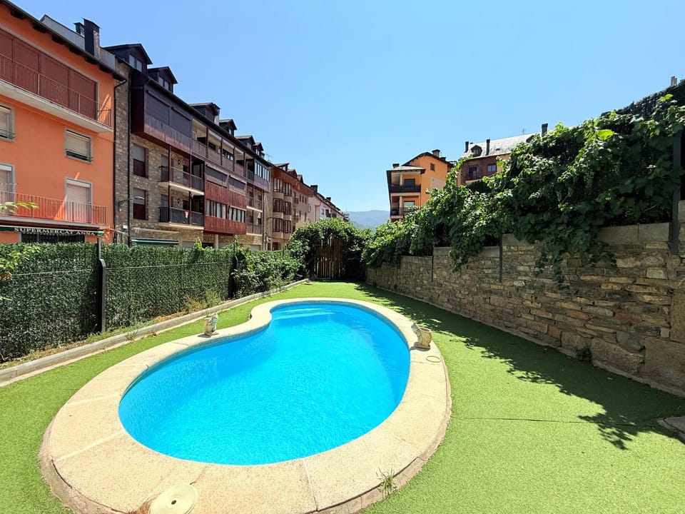 Property building, Day, Garden, Garden view, Pool view, Swimming pool