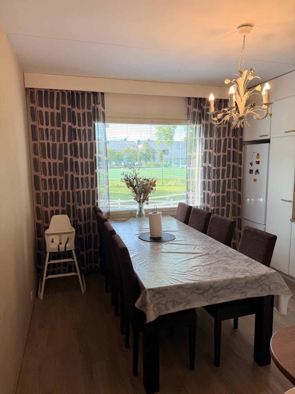 Kitchen or kitchenette, Dining area, Dinner, babysiter, kitchen, kitchen