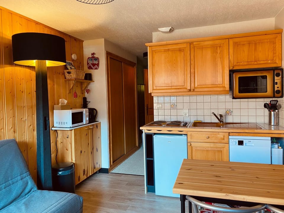 Coffee/tea facilities, Kitchen or kitchenette, Living room, Dining area, minibar, pet friendly, stove