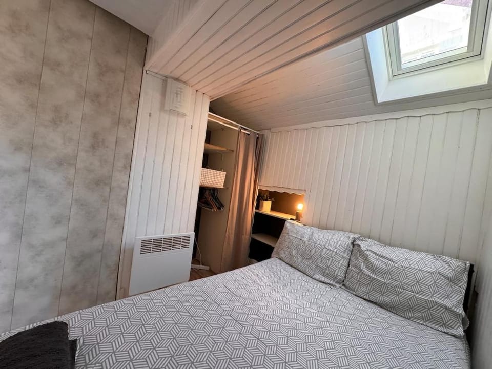 The Red and Black retreat - Fontainebleau Center Apartment in Fontainebleau