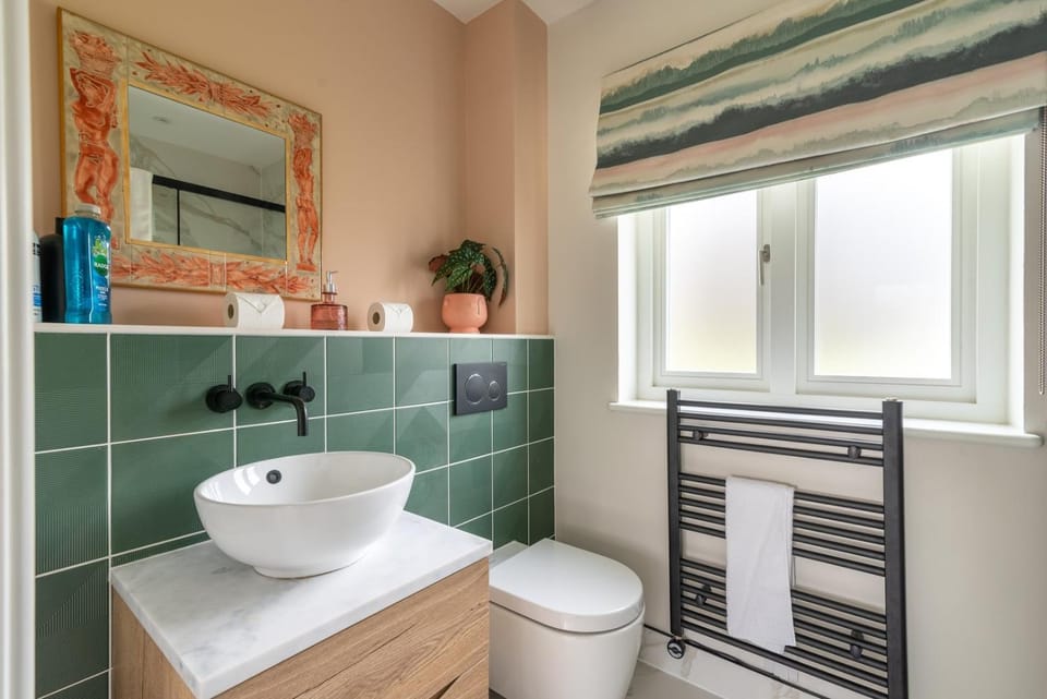 Near Major Attractions | Comfortable | TV Bed and Breakfast in Bath