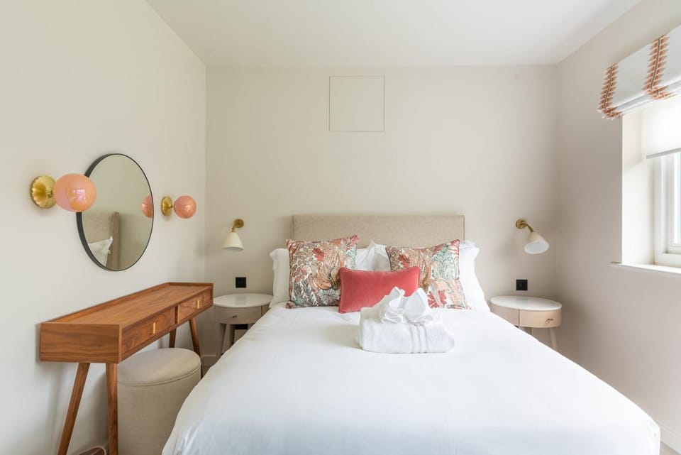 Near Major Attractions | Comfortable | TV Bed and Breakfast in Bath