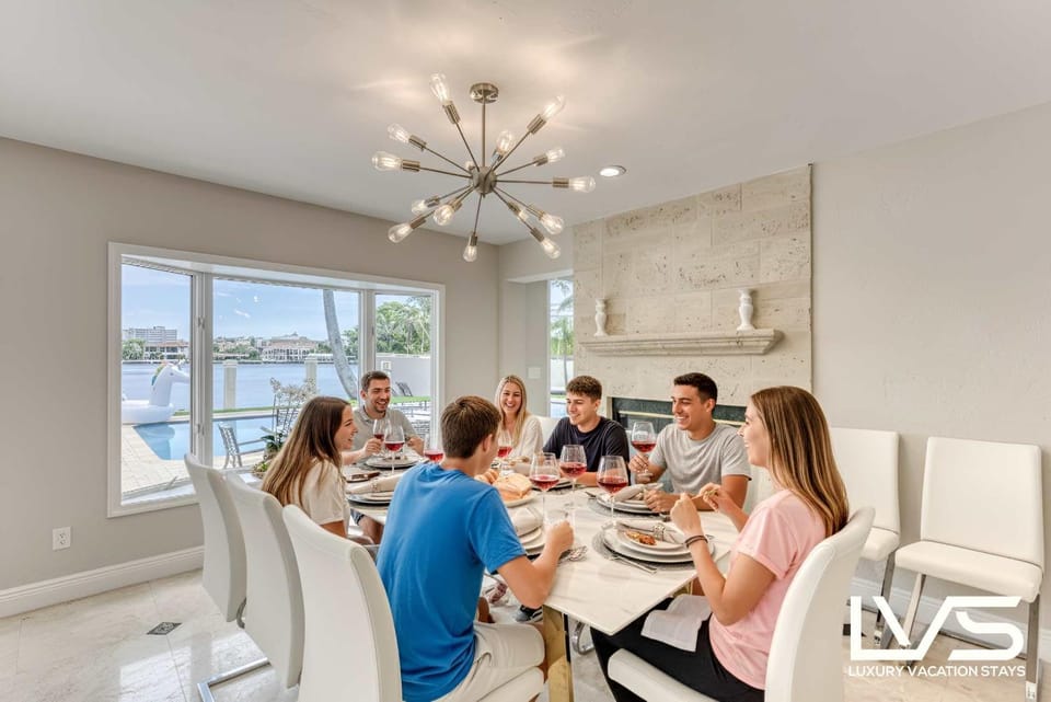 VillaKey- LUXE Waterfront Villa 5Min to Beach House in Fort Lauderdale
