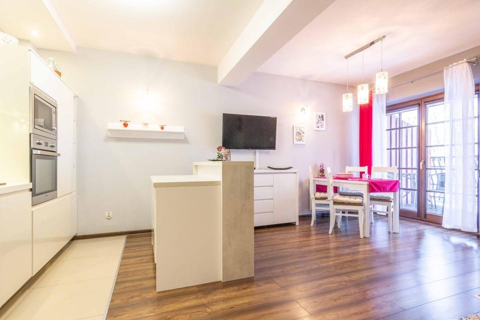TV and multimedia, Kitchen or kitchenette, Dining area