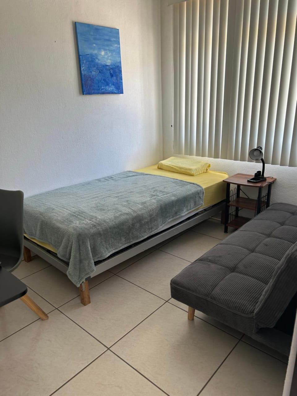 Photo of the whole room, Seating area