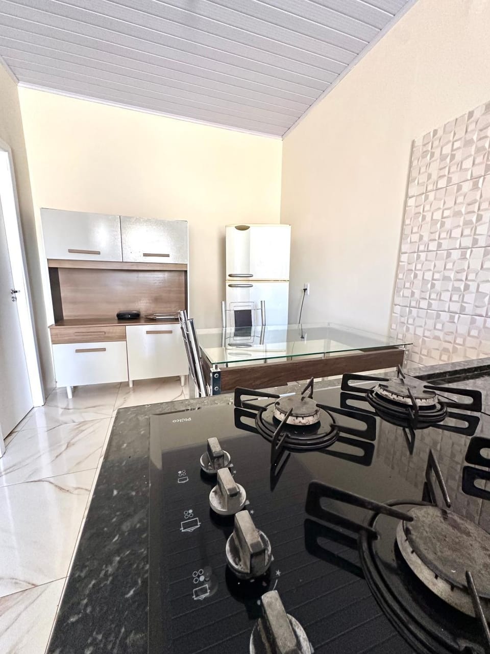Kitchen or kitchenette, Seating area, Dining area, minibar, pet friendly, stove