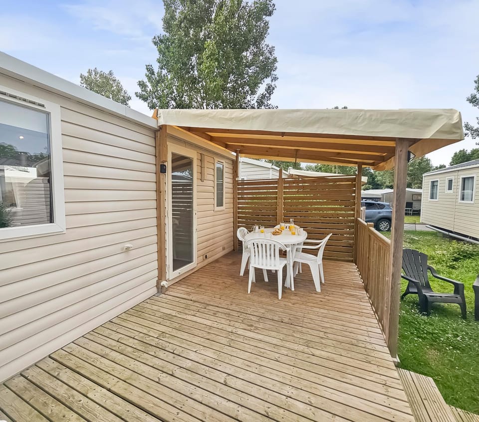 Property building, Patio, furniture