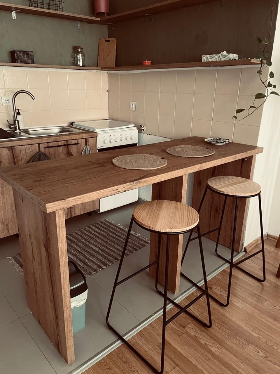 Kitchen or kitchenette, Dining area, stove