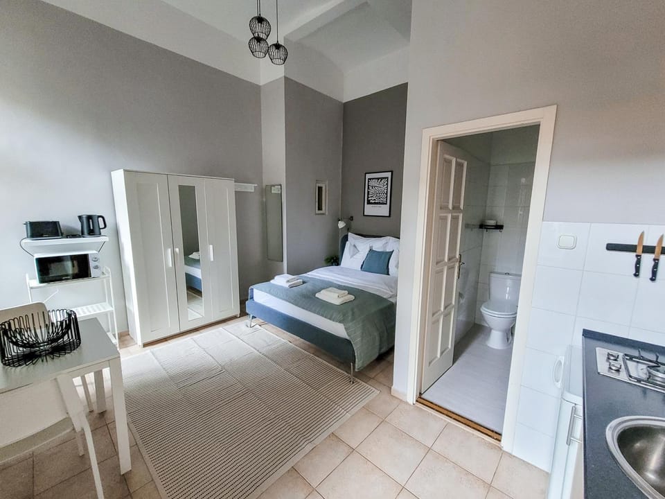 Bathroom, Kitchen or kitchenette, Photo of the whole room, Dining area, Bedroom, wardrobe, kitchen