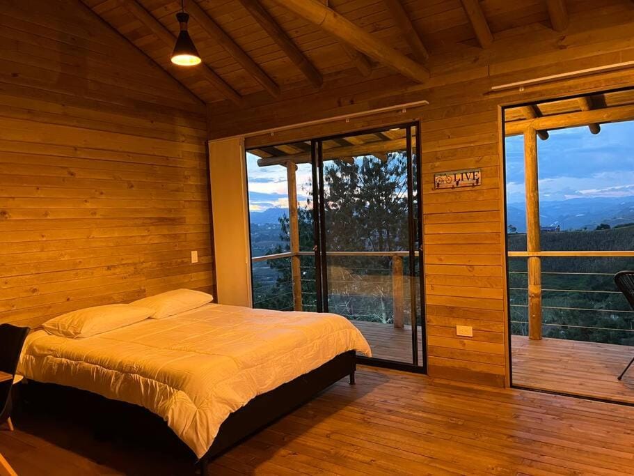 Photo of the whole room, Mountain view