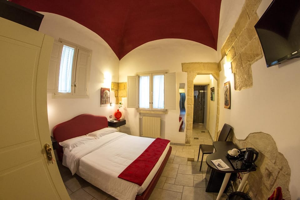 Night, Photo of the whole room, Decorative detail