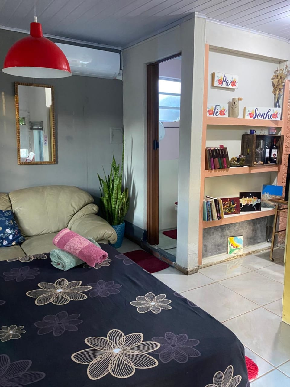 Photo of the whole room, Bedroom