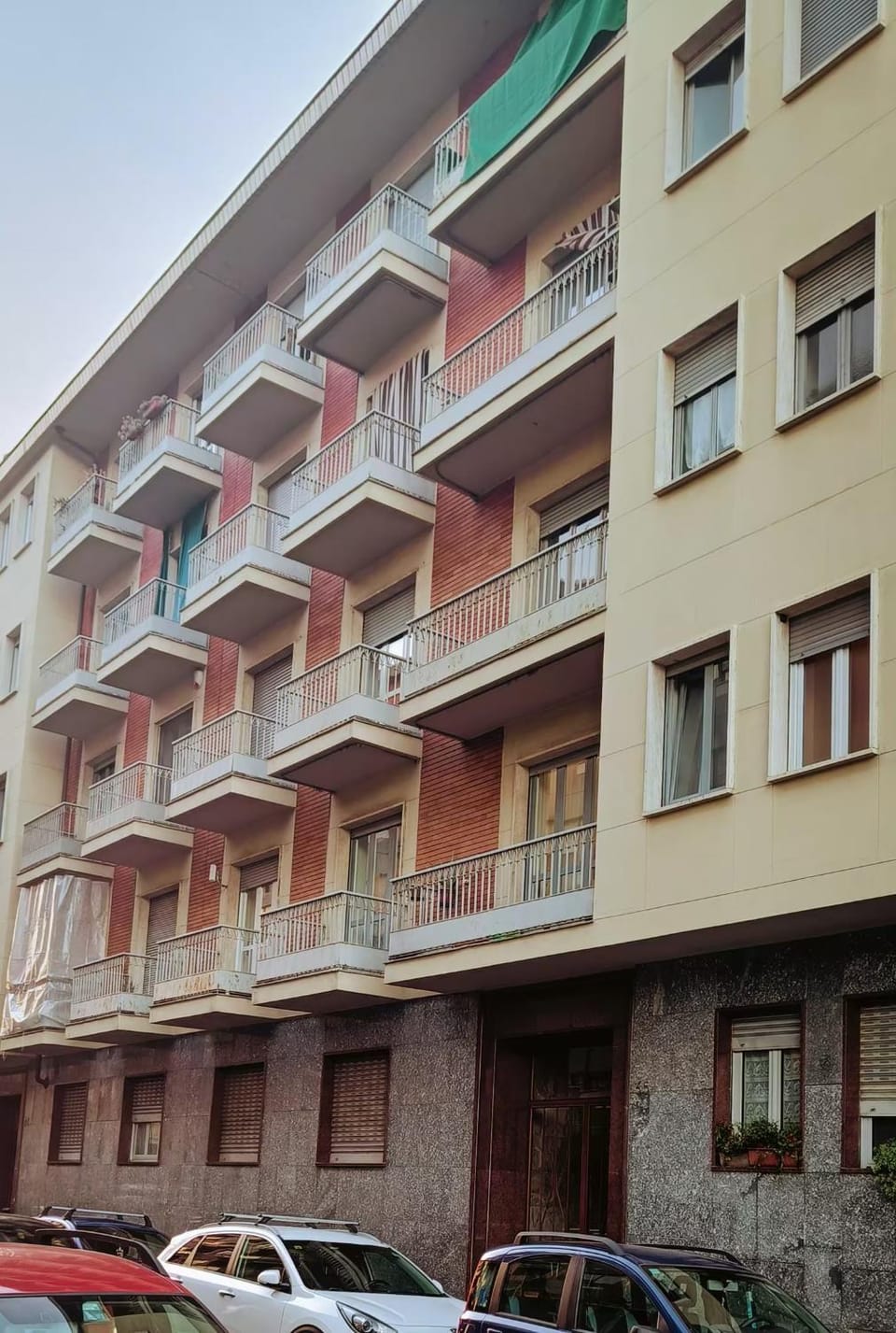 Property building, Location