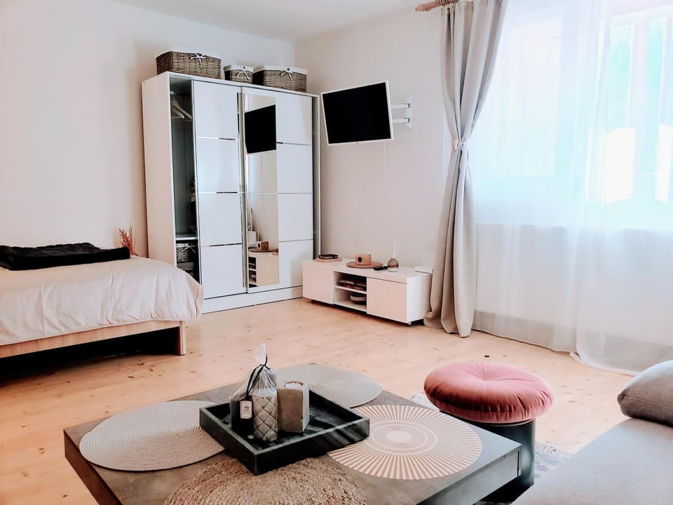 TV and multimedia, Photo of the whole room, wardrobe