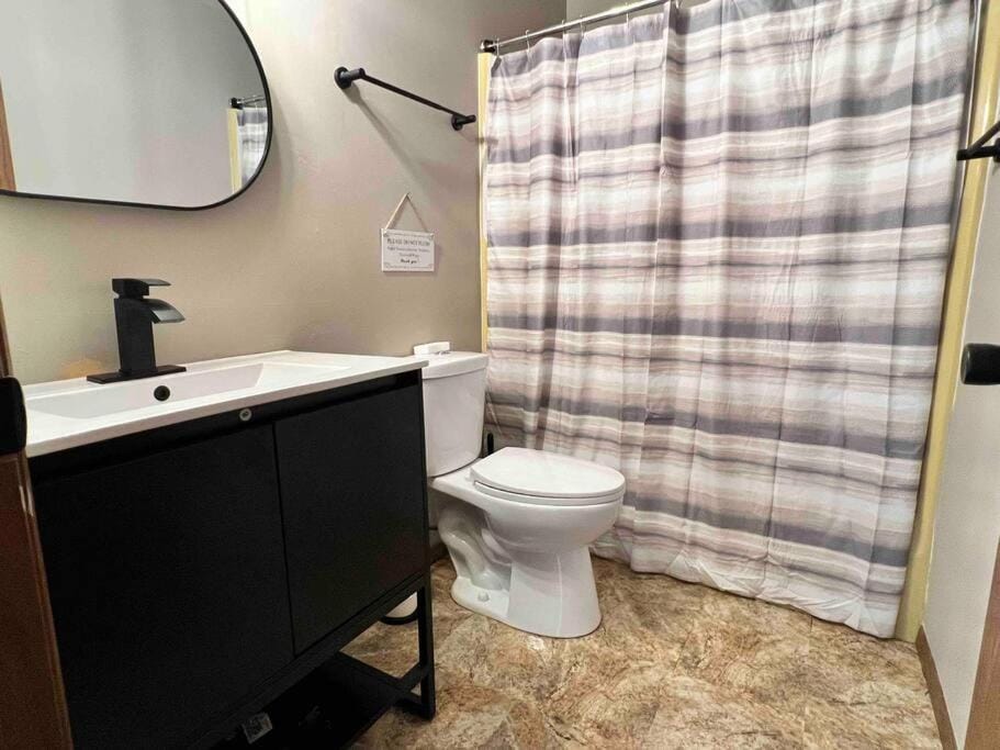 Beautiful 2BR Apartment. Black-out Curtains Apartment in Peoria