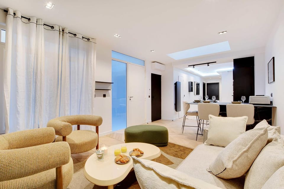 Living room, Dining area