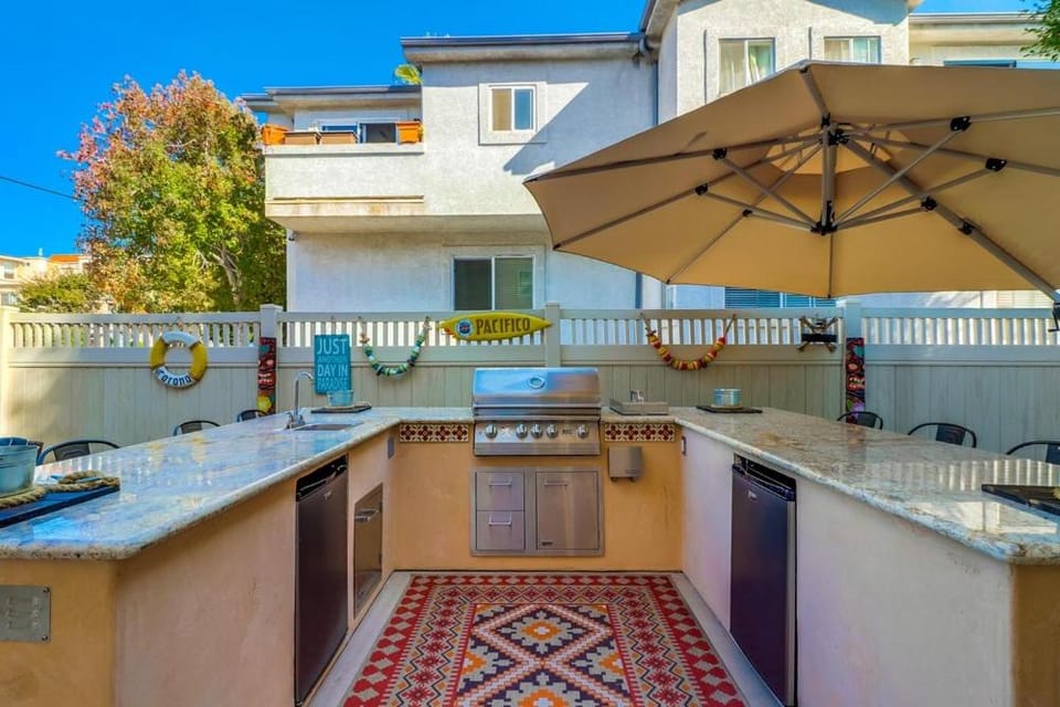 Bay View Dream Home - IndoorOutdoor Living, Rooftop & Steps to Bay House in Mission Bay