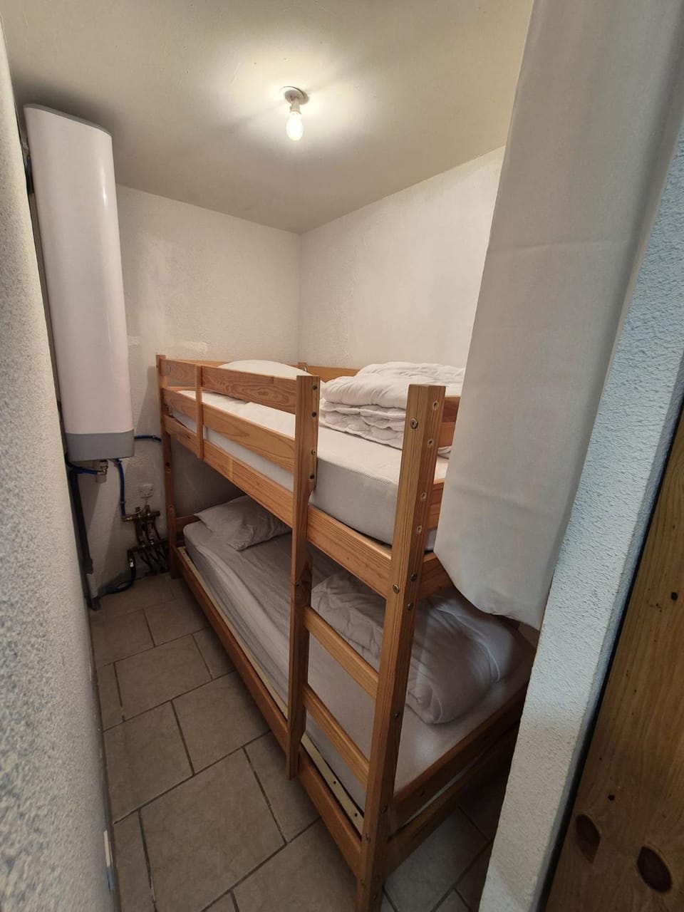 Photo of the whole room, Bedroom, children