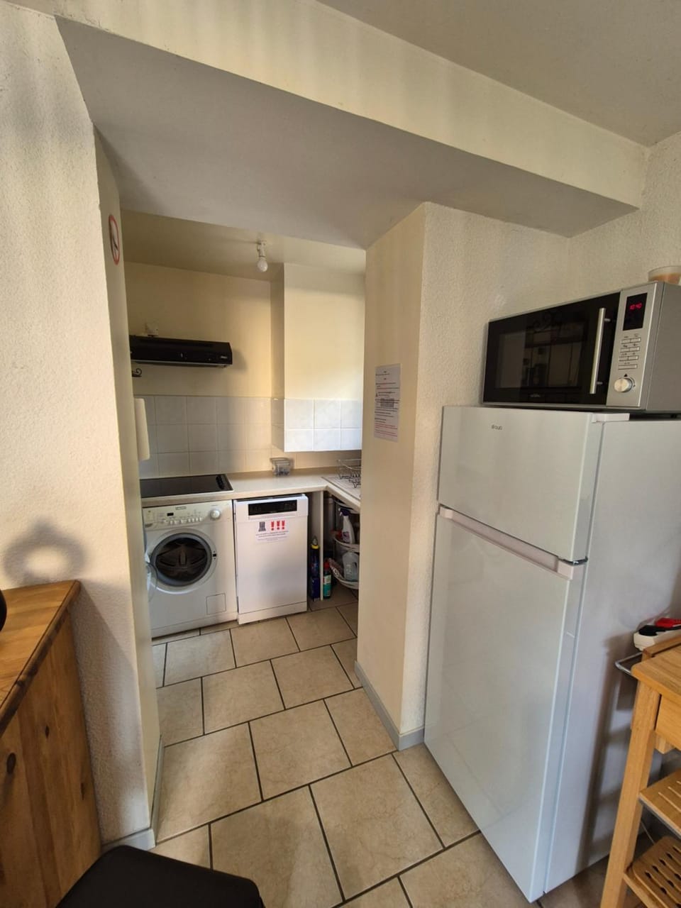 Kitchen or kitchenette, dishwasher, washing machine