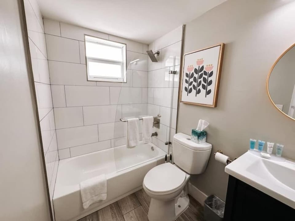 Rustic Retreats Cozy 1BR For 4 Guests Minutes From Las Olas Apartment in Fort Lauderdale