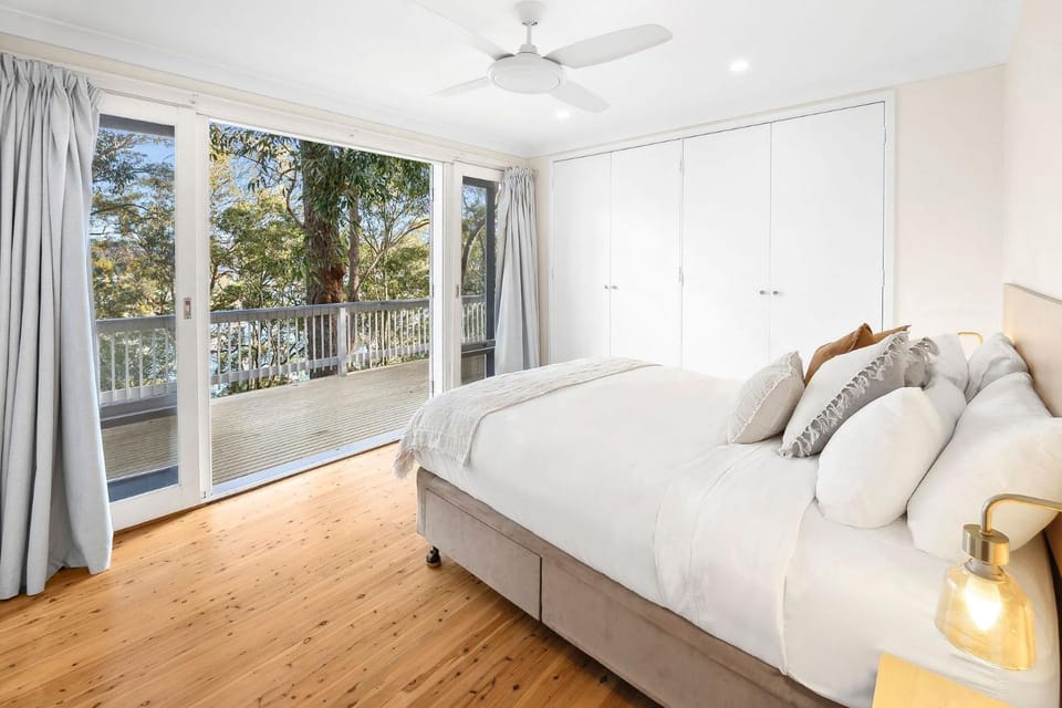 View (from property/room), Bedroom, Lake view