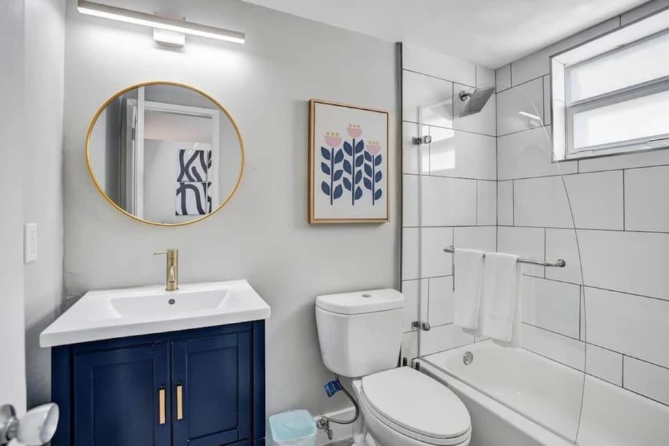 Rustic Retreats Modern 1BR For 4 Guests Minutes From Las Olas Apartment in Fort Lauderdale