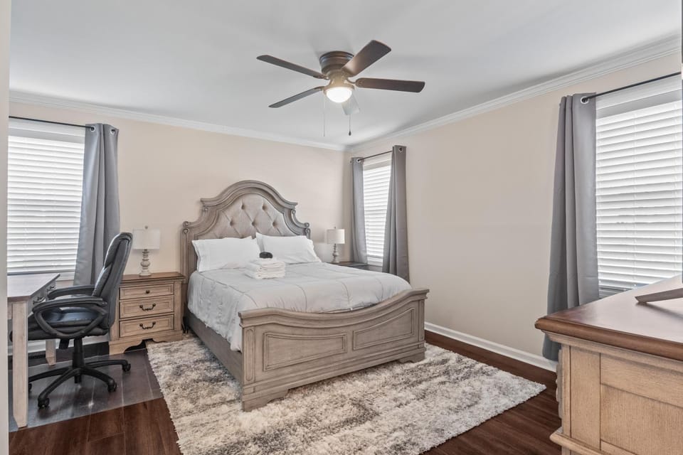 Bed, Bedroom, fireplace, hair dresser