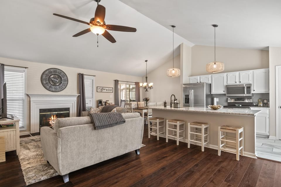 Kitchen or kitchenette, Living room, Dining area