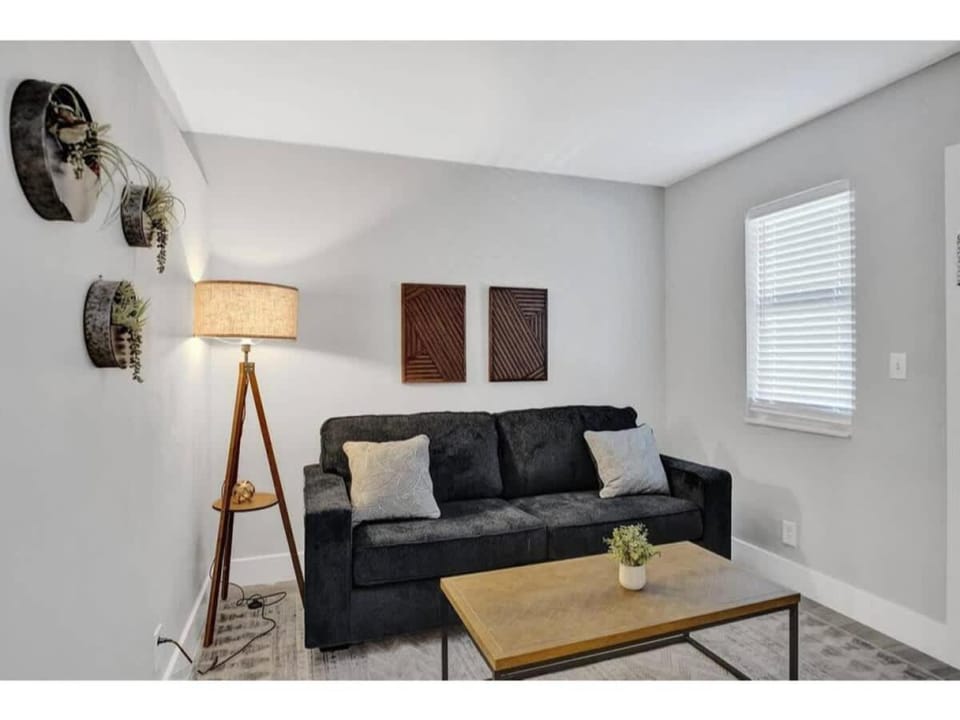 Rustic Retreats Cozy 1BR For 4 Guests In The Heart Of Fort Lauderdale Apartment in Fort Lauderdale