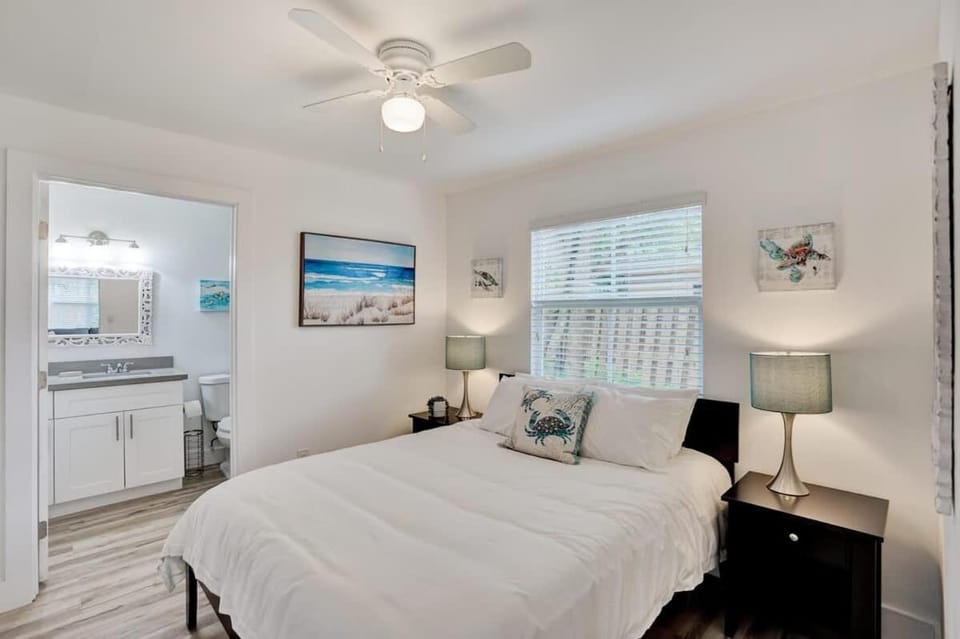 Full Beach Chalet One block from the Beach House in Pompano Beach