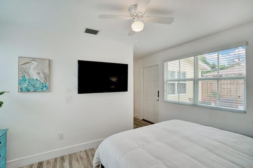 Beach Escape One Block from the Beach Apartment in Pompano Beach