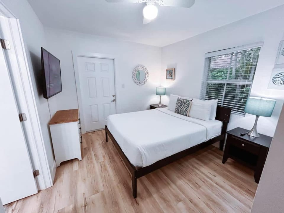 Beach Getaway One Block from the Beach Apartment in Pompano Beach