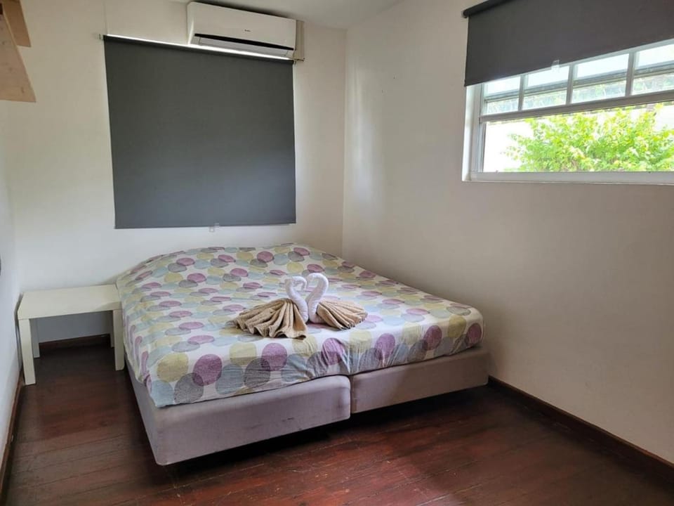 Bed, Bedroom, towels, air conditioner