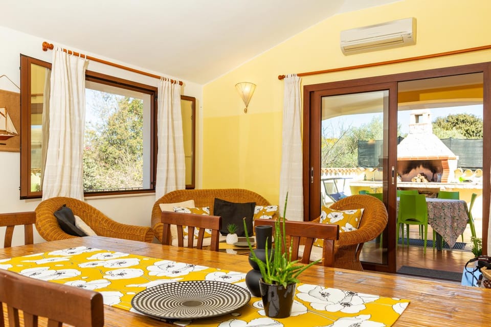 Seating area, Dining area