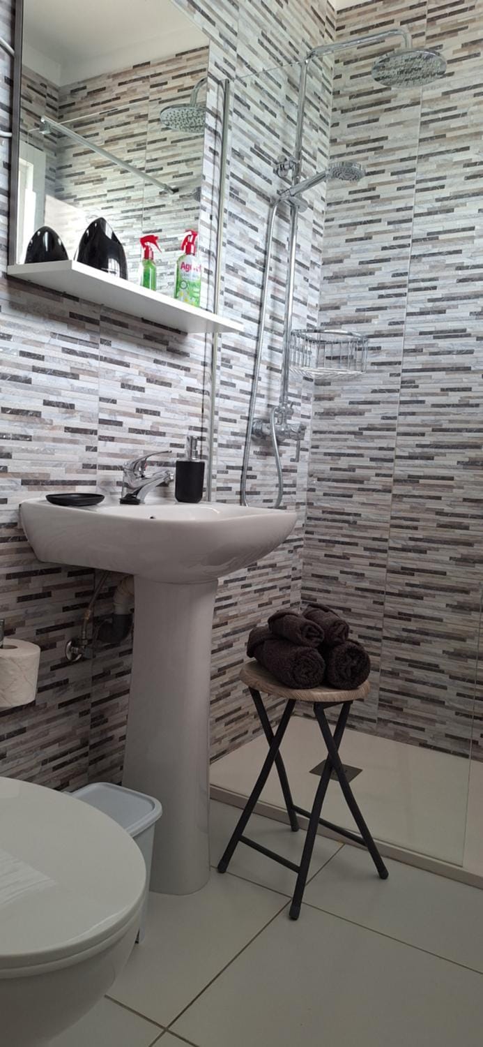 Shower, Bathroom
