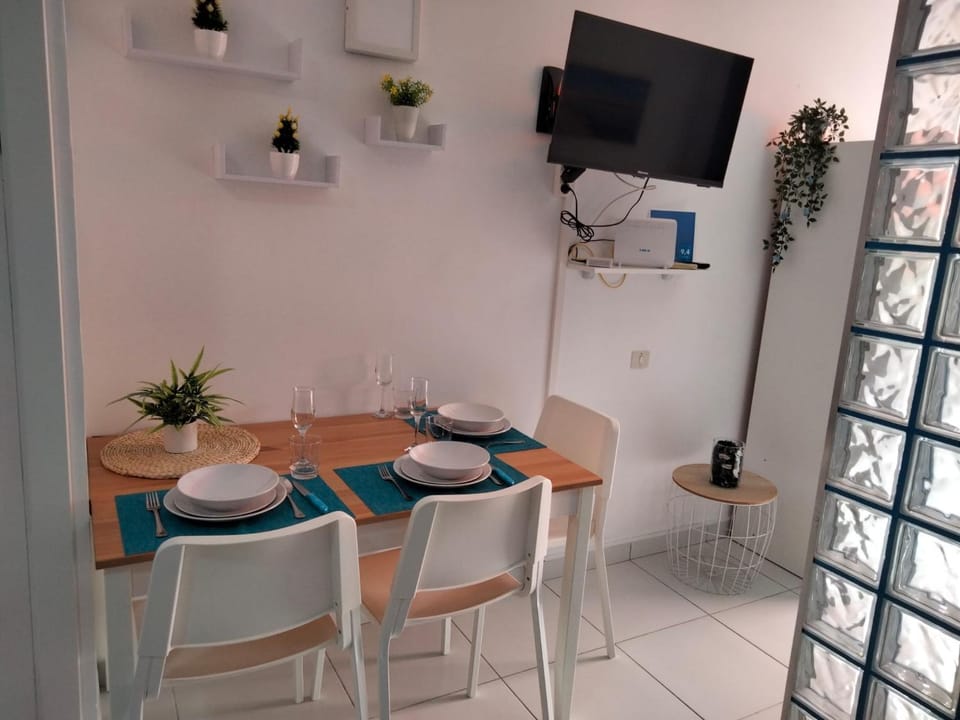 TV and multimedia, Seating area, Dining area
