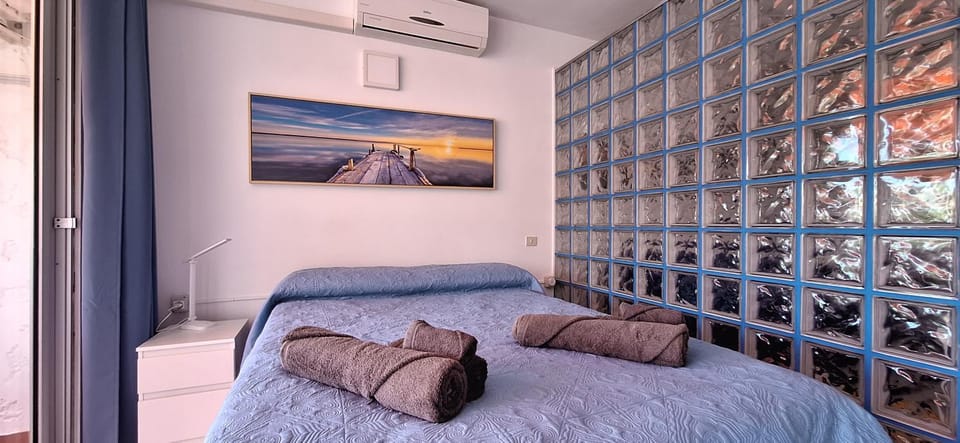 Bedroom, towels, air conditioner